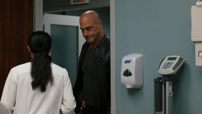 Purell Hand Sanitizer Dispenser in Law & Order: Organized Crime S03E22 "With Many Names" (2023) - 372731
