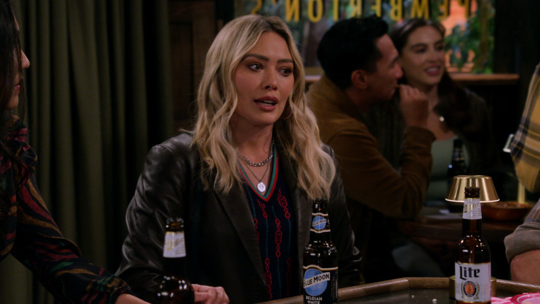 Blue Moon and Miller Lite Beer in How I Met Your Father S02E12 "Not a Mamma Mia"  (2023) - 373374