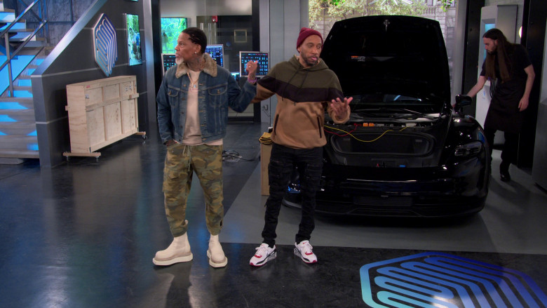 Nike Sneakers in The Neighborhood S05E22 "Welcome to the Opening Night" (2023) - 373933