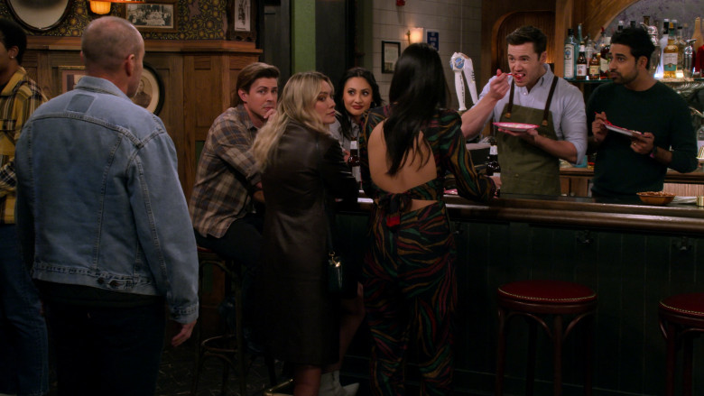 Blue Moon, Miller Lite Beer, Bombay Sapphire Gin, Coors Banquet, The Glenlivet 12 Whisky Bottle in How I Met Your Father S02E12 "Not a Mamma Mia"  (2023) - 373392