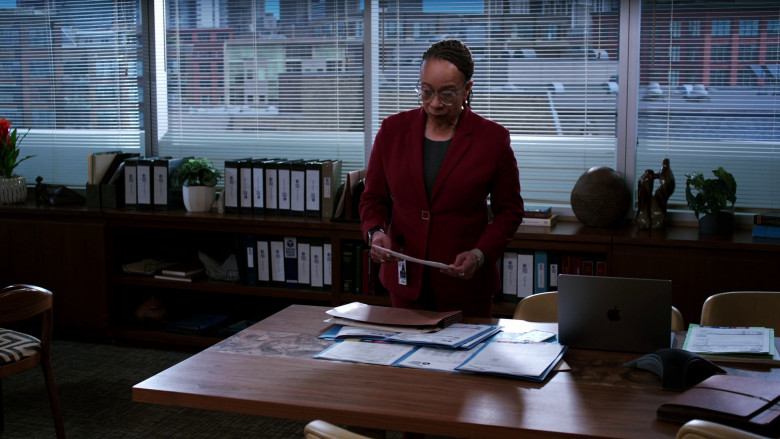 Apple MacBook Laptops in Chicago Med S08E21 "Might Feel Like It's Time for a Change" (2023) - 371849