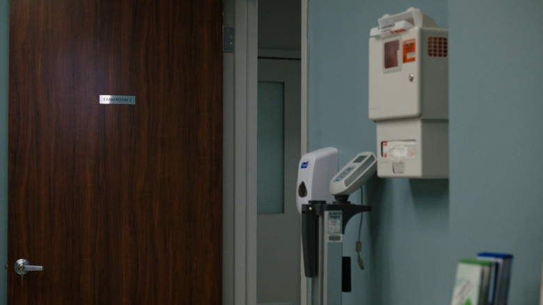 Purell Hand Sanitizer Dispenser in Law & Order: Organized Crime S03E22 "With Many Names" (2023) - 372734