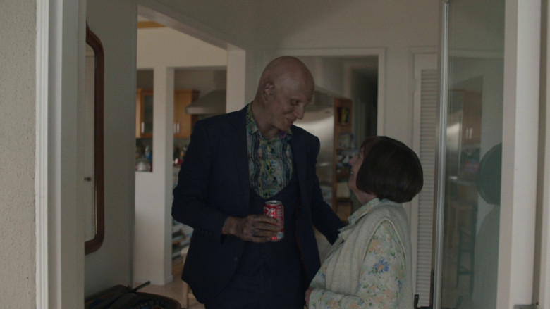Coca-Cola Soda Can in Barry S04E07 "A Nice Meal" (2023) - 372852