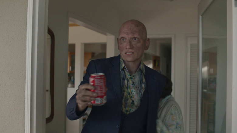 Coca-Cola Soda Can in Barry S04E07 "A Nice Meal" (2023) - 372853
