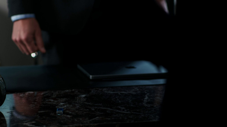Apple MacBook Laptops in Chicago Med S08E21 "Might Feel Like It's Time for a Change" (2023) - 371852