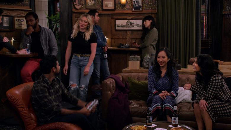 Red Bull Can, Miller Lite and Blue Moon Bottles in How I Met Your Father S02E13 "Family Business" (2023) - 375261
