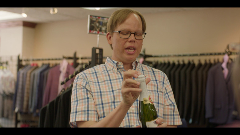 Martinelli's Gold Medal Sparkling Apple Cider in Somebody Somewhere S02E02 "NMB NMP" (2023) - 372916