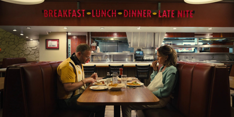 Denny's Table Service Diner-style Restaurant in Platonic S01E01 "Pilot" (2023) - 373755