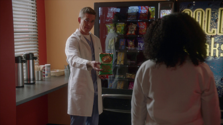Dirty Potato Chips and UTZ Snacks in NCIS S20E20 "Second Opinion" (2023) - 368418