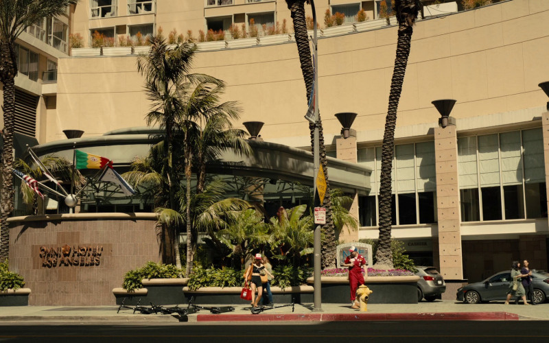 Omni Hotel Los Angeles in Platonic S01E03 "Partner's Retreat" (2023)