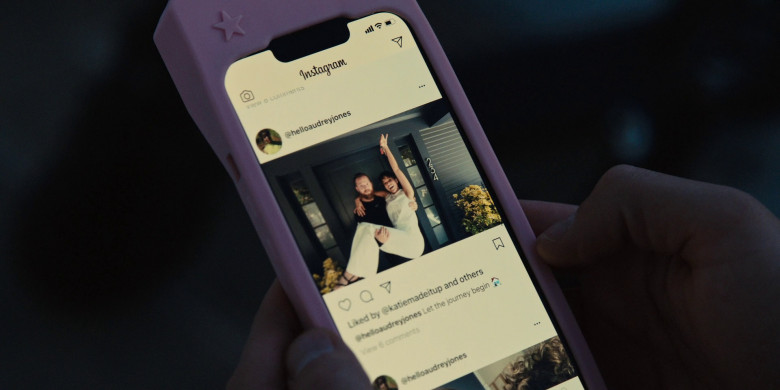 Instagram Social Network in Platonic S01E04 "Divorce Party" (2023) - 375509