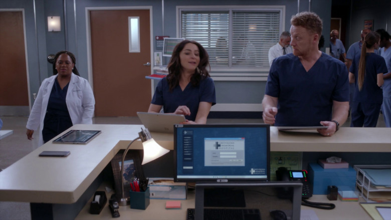 Microsoft Surface Tablets in Grey's Anatomy S19E18 "Ready to Run" (2023) - 369460