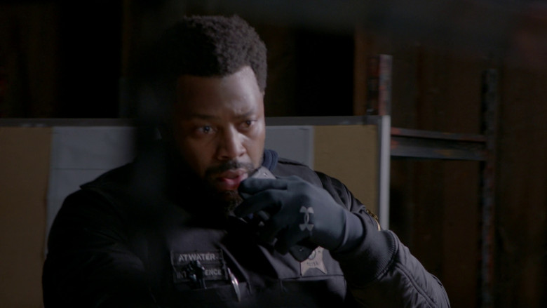 Under Armour Gloves in Chicago P.D. S10E22 "A Better Place" (2023) - 374636