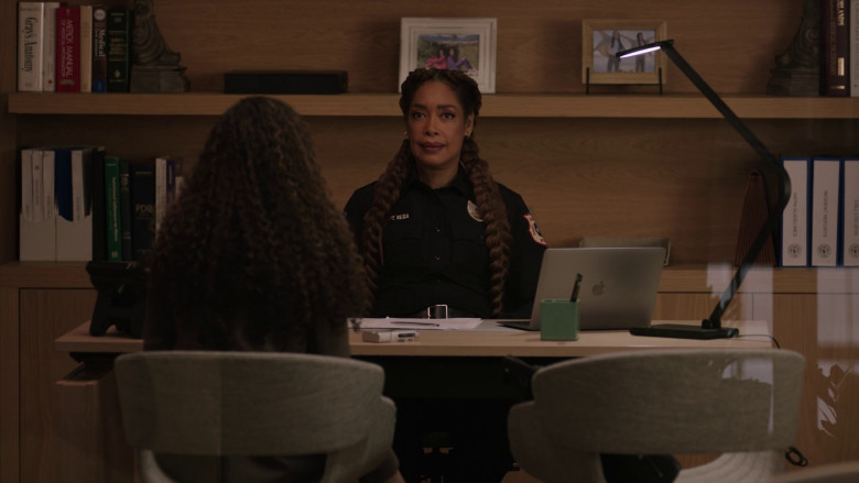 Apple MacBook Laptop Used by Gina Torres as Tommy Vega in 9-1-1: Lone Star S04E16 "A House Divided" (2023) - 368566
