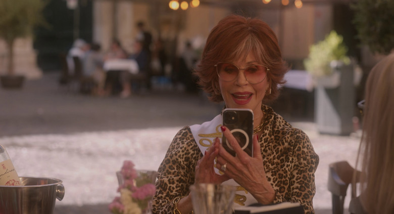 Apple iPhone Smartphone of Jane Fonda as Vivian in Book Club: The Next Chapter (2023) - 374996