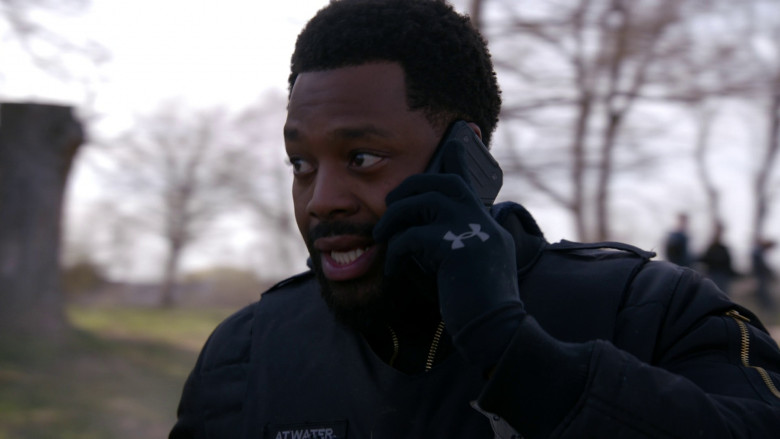 Under Armour Gloves in Chicago P.D. S10E22 "A Better Place" (2023) - 374639