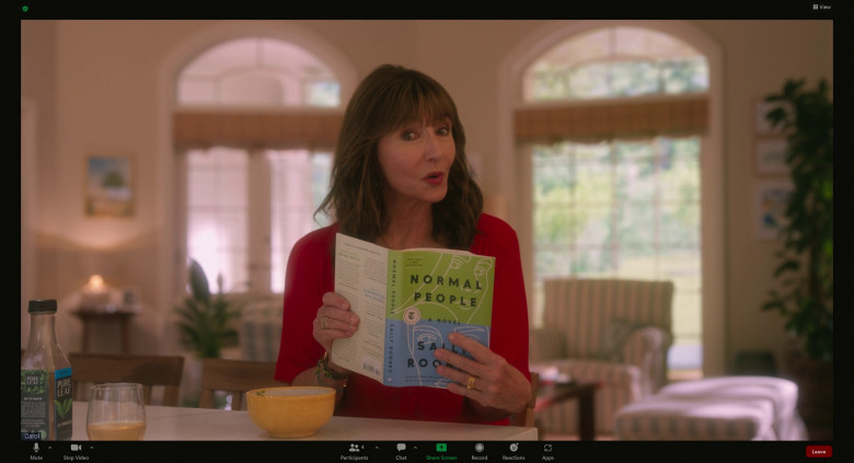 Pure Leaf Tea and Normal People Novel by Sally Rooney of Mary Steenburgen as Carol in Book Club: The Next Chapter (2023) - 375053