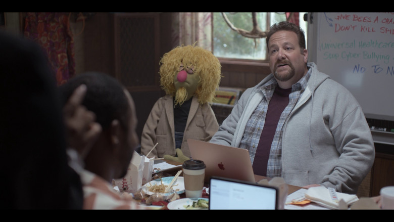 Apple MacBook Laptop in The Muppets Mayhem S01E09 "Track 9: Drift Away" (2023) - 368788