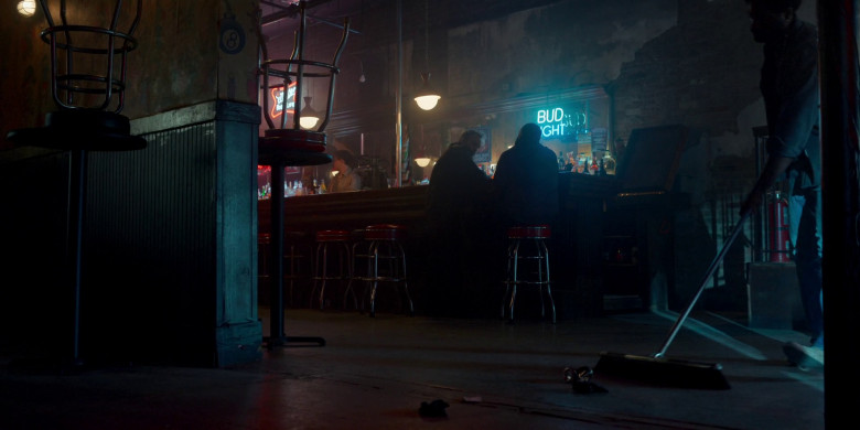 Miller High Life and Bud Light Beer Signs in City on Fire S01E03 "The Family Business" (2023) - 369398