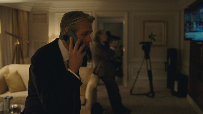 Apple iPhone Smartphone of Alan Ruck as Connor Roy in Succession S04E08 "America Decides" (2023) - 369588