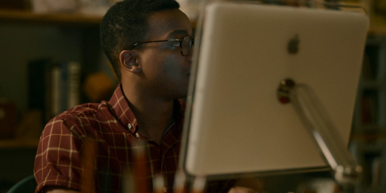 Apple iMac Computer in City on Fire S01E01 "We Have Met the Enemy, and He Is Us" (2023) - 369329