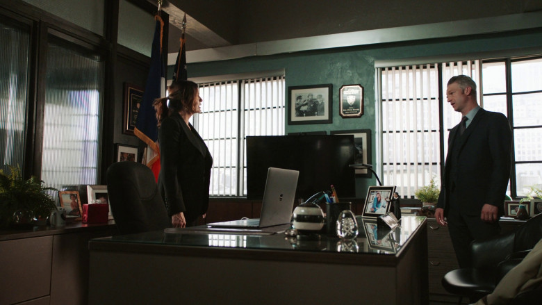 Apple MacBook Laptops in Law & Order: Special Victims Unit S24E22 "All Pain Is One Malady" (2023) - 372773