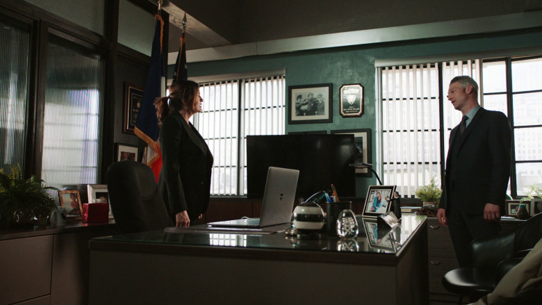 Apple MacBook Laptops in Law & Order: Special Victims Unit S24E22 "All Pain Is One Malady" (2023) - 372774