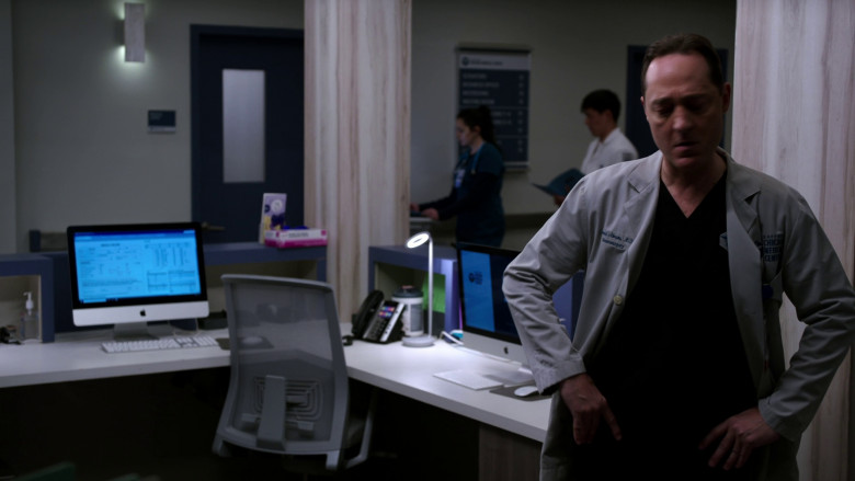 Apple iMac Computers in Chicago Med S08E21 "Might Feel Like It's Time for a Change" (2023) - 371842