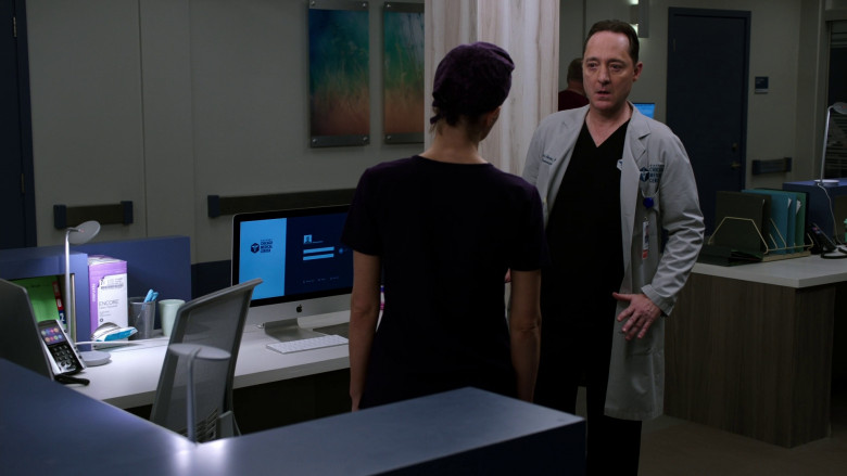 Apple iMac Computers in Chicago Med S08E21 "Might Feel Like It's Time for a Change" (2023) - 371844