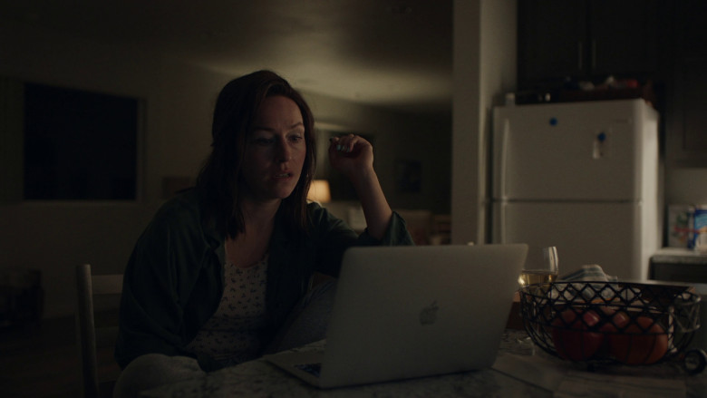 Apple MacBook Air Laptop of Sarah Goldberg as Sally Reed in Barry S04E05 "Tricky Legacies" (2023) - 368033
