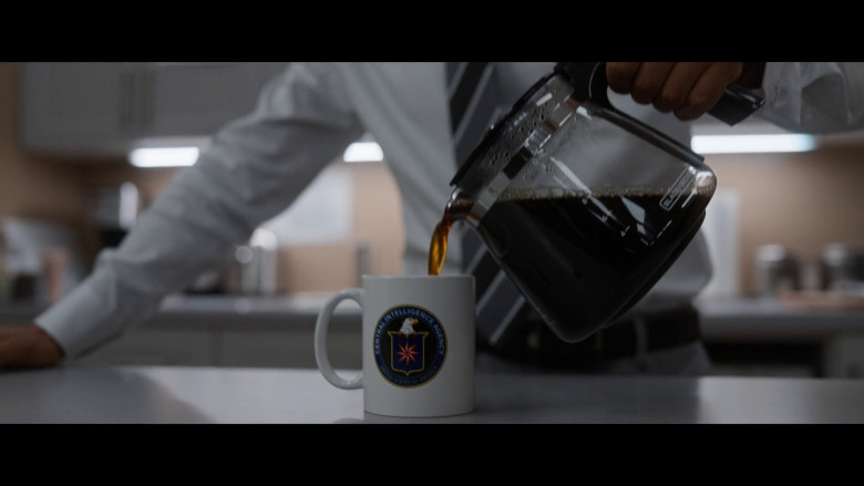 Black+Decker Coffee Maker in FUBAR S01E07 "Urine Luck" (2023) - 374249