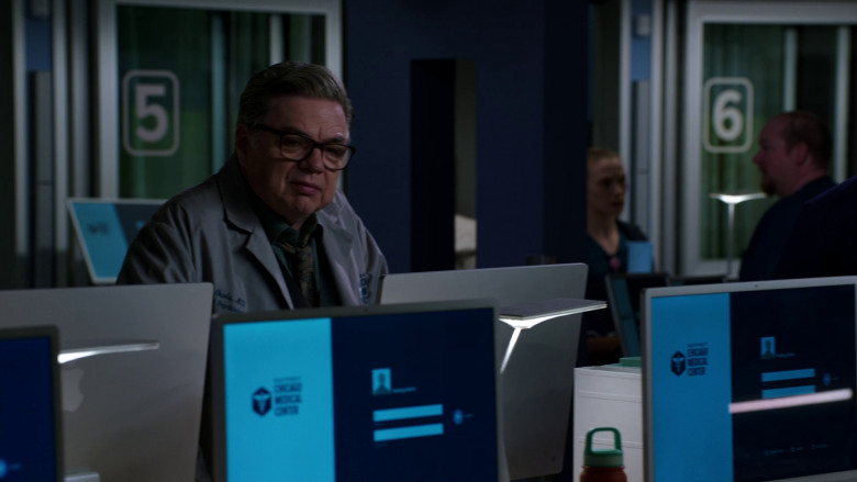 Apple iMac Computers in Chicago Med S08E22 "Does One Door Close and Another One Open?" (2023) - 374582