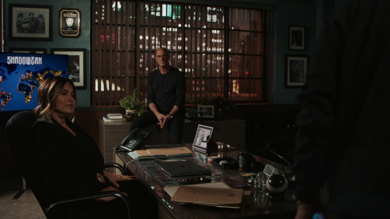 Apple MacBook Laptops in Law & Order: Special Victims Unit S24E22 "All Pain Is One Malady" (2023) - 372781