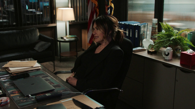 Apple MacBook Laptops in Law & Order: Special Victims Unit S24E22 "All Pain Is One Malady" (2023) - 372786