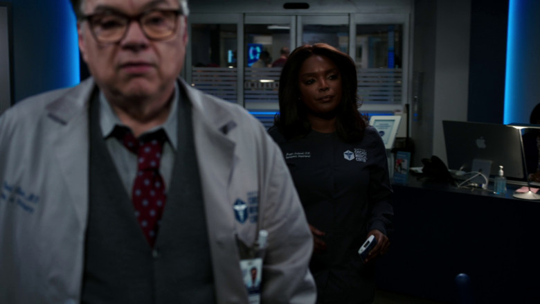 Apple iMac Computers in Chicago Med S08E20 "The Winds of Change Are Starting to Blow" (2023) - 368884