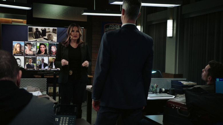 Apple MacBook Laptops in Law & Order: Special Victims Unit S24E21 "Bad Things" (2023) - 370199