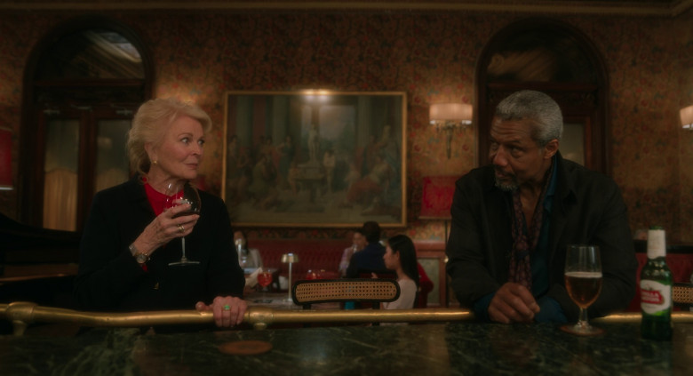 Stella Artois Beer Enjoyed by Hugh Quarshie as Ousmane in Book Club: The Next Chapter (2023) - 375062