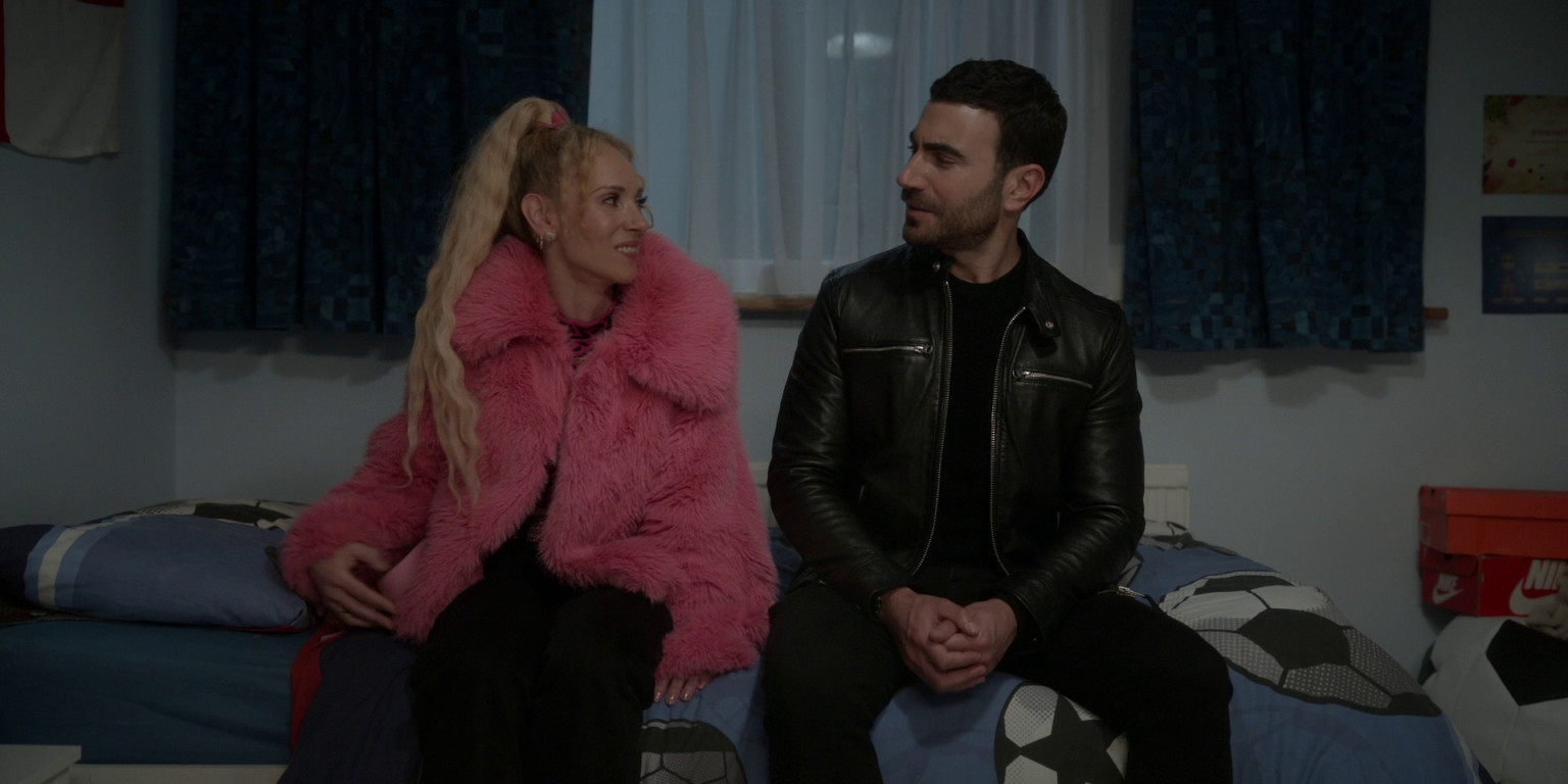 Nike Shoe Boxes In Ted Lasso S03E11 "Mom City" (2023)