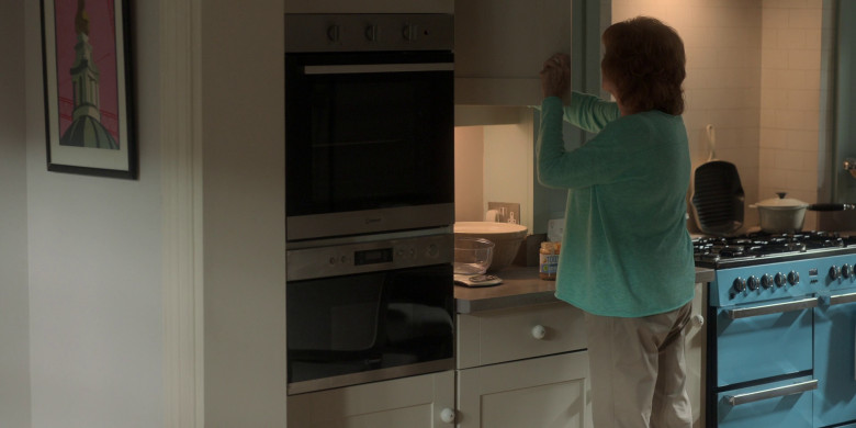 Indesit Ovens in Ted Lasso S03E11 "Mom City" (2023) - 373658