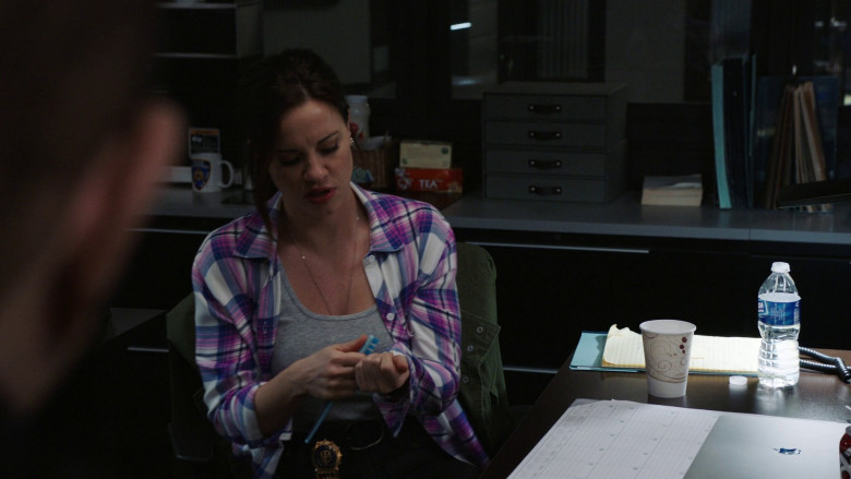 Apple MacBook Laptops in Law & Order: Special Victims Unit S24E21 "Bad Things" (2023) - 370208