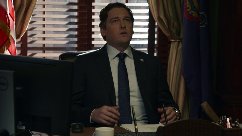 Dell Monitor of Toby Leonard Moore as Congressman Arthur Hudson in The Blacklist S10E13 "The Sicilian Error of Color" (2023) - 372961