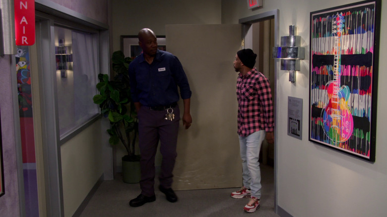 Nike Sneakers in The Neighborhood S05E22 "Welcome to the Opening Night" (2023) - 373927