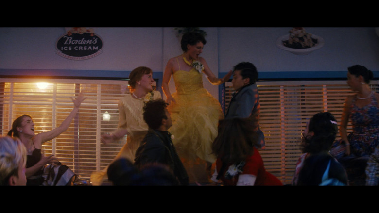 Borden's Ice Cream Sign in Grease: Rise of the Pink Ladies S01E08 "Or at the High School Dance" (2023) - 371956