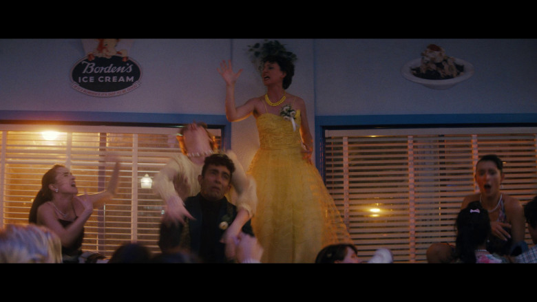Borden's Ice Cream Sign in Grease: Rise of the Pink Ladies S01E08 "Or at the High School Dance" (2023) - 371958