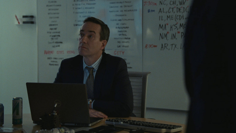 A SHOC Accelerator Energy Drink and Dell Laptop in Succession S04E08 "America Decides" (2023) - 369559