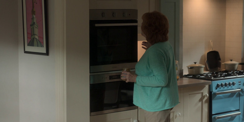 Indesit Ovens in Ted Lasso S03E11 "Mom City" (2023) - 373659