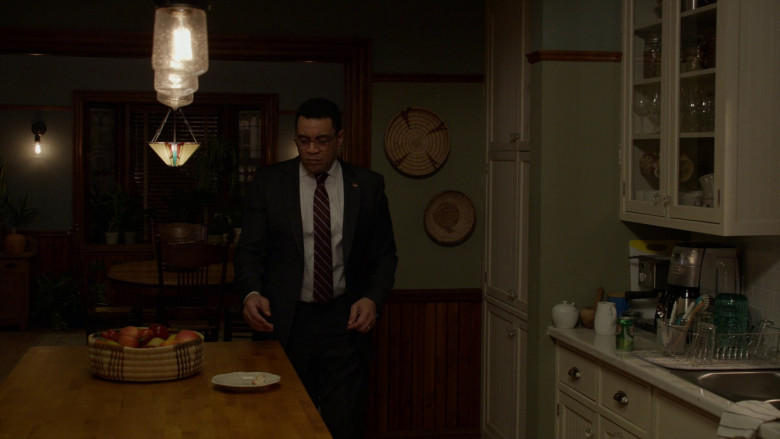 Canada Dry Can in The Blacklist S10E12 "Dr. Michael Abani" (2023) - 370263