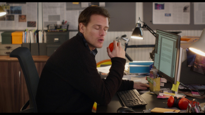 Dell Monitor and PC Keyboard Used by Sam Heughan as Rob Burns in Love Again (2023) - 373184