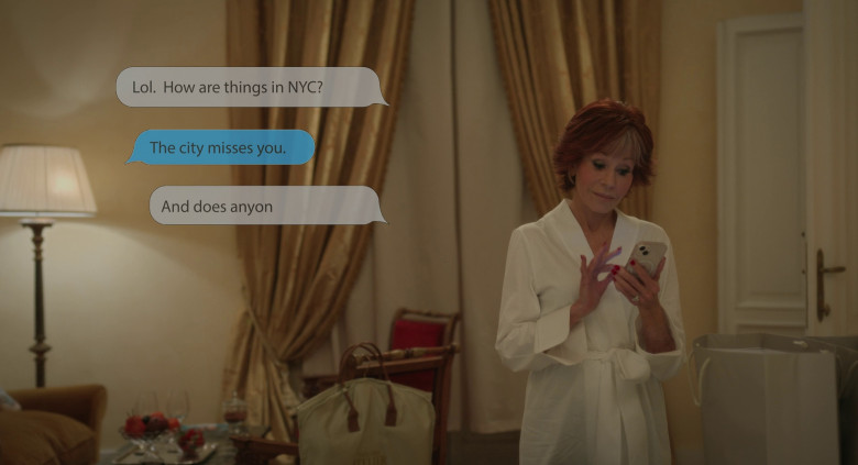 Apple iPhone Smartphone of Jane Fonda as Vivian in Book Club: The Next Chapter (2023) - 374997