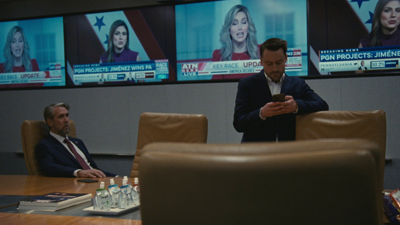 Chargel Caffeine-Free Athletic Gel Drinks and Apple iPhone Smartphones in Succession S04E08 "America Decides" (2023) - 369649